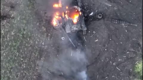 RUSSIAN TANK AND INFANTRY FIGHTING VEHICLE DESTROYED, LOCATION UNKNOWN, MAY 6, UKRAINE