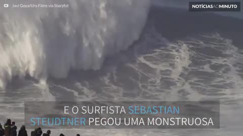 Sebastian Steudtner surfa onda gigante em Portugal