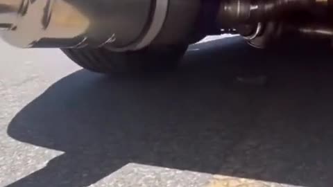 Modified car exhaust pipe equipped with repair car