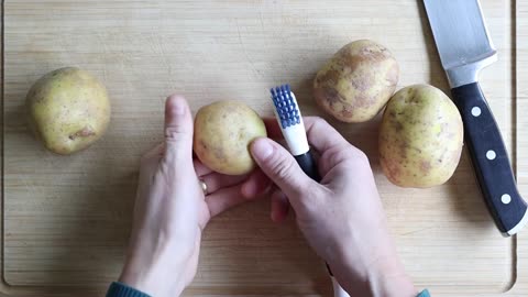 Easy Garlic Roasted Potatoes _ Perfect blend of textures and tastes