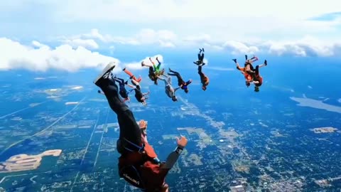 This skydive is so handsome, the happiest with friends