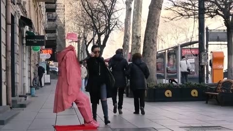 THE FLOATING AND HEADLESS HUMAN STATUE SCARY PRANK 🔥