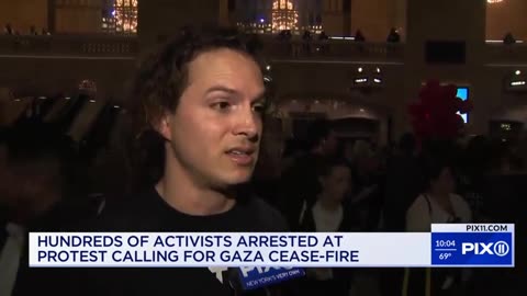 Jewish peace activists hold sit-in protest at Grand Central to demand ceasefire