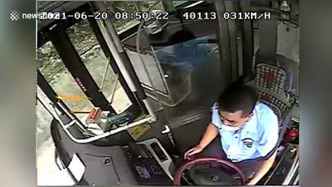 Chinese bus driver manages to stop vehicle before he faints