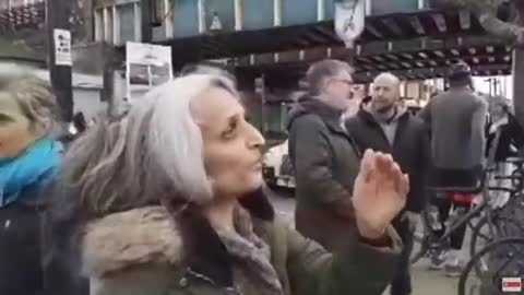 #ANTILOCKDOWNPROTEST​ THIS WOMEN TELLS POLICE YOU ACTING LIKE YOUR TAKING THIS PERSONALLY
