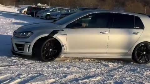 VW Golf Drifting In Snow 😍