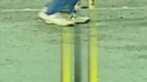 REVERSE SWING WASIM AKRAM (Late Swing) nailed Russel Arnold