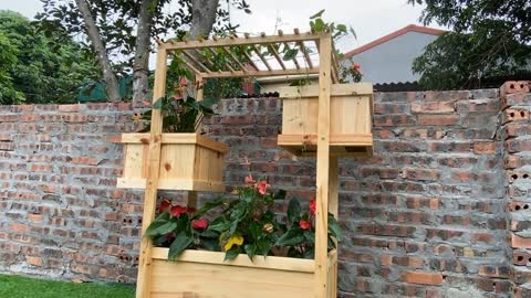 Great Garden Ideas // The Flower Garden Becomes Beautiful And Tidy Thanks To The Pallets