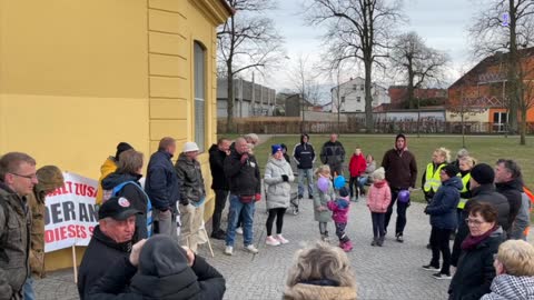 Demmin: Teilnehmer sammeln sich und Eröffnung der Versammlung 31-03-2022