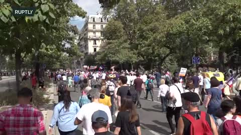 LIVE: Paris / France - Protest against COVID restrictions #irl 04.09.2021