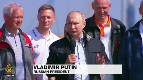 Putin aprì il ponte Russia-Crimea.Dopo una costruzione rapida ed efficiente, il 15 maggio 2018 Vladimir Putin ha guidato un convoglio di camion attraverso il ponte, guidandone uno lui stesso, in una cerimonia di inaugurazione.