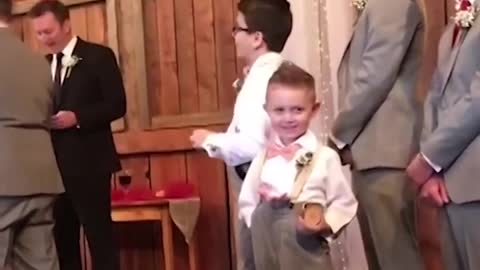 Kids add some comedy to a wedding! - Ring Bearer Failures