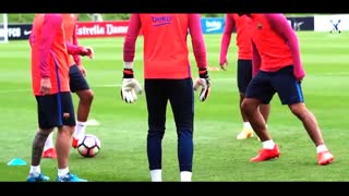 Lionel Messi Skills & Nutmeg vs Luis Suarez on Training