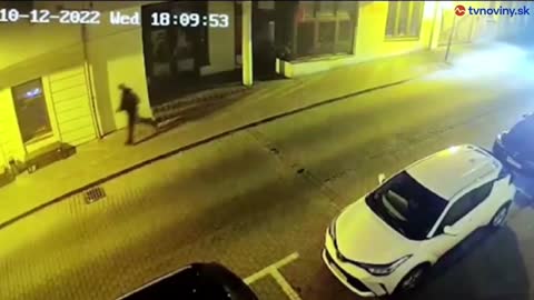 Střelec ze Zámocké byl pravák, prokazuje záběr z pouliční kamery