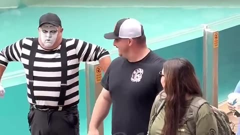 Tom the famous seaworld mime