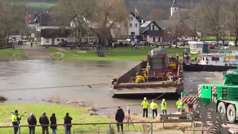 Docking during Flood_ Heavy Haulage of a 310 ton Transformer in strong river current