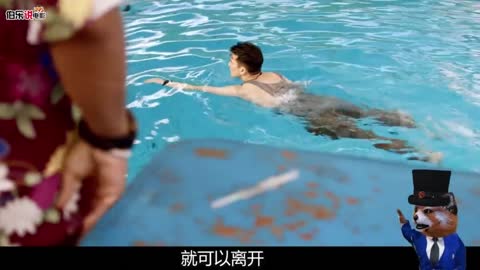 Young couple trapped in crocodile pool, crocodile attack frantically3