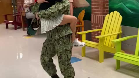 Special moment when military mom surprises her daughter at school