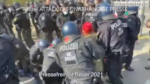 Polizei greift den UNABHÄNGIGEN Journalisten #Reitschuster​ AN & BEHINDERT ihn bei der Arbeit