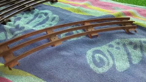 LIONEL STANDARD GAUGE TRACK / DERUSTED IN 5 % WHITE VINEGAR / TRACK IS READY TO RUN