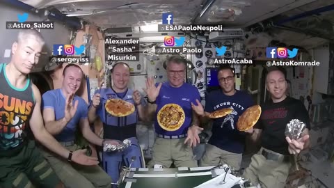 PIZZA NIGHT in ISS SPACE Station