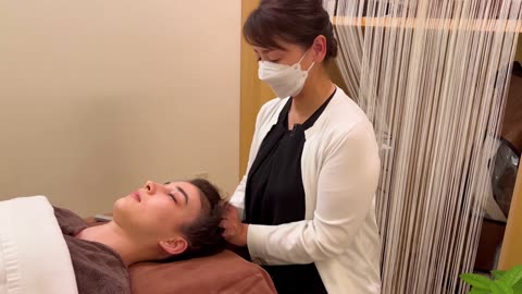 I got Comb Massage for Insomnia, Migraine, Headache and Eye strain in Tokyo, Japan (soft spoken)