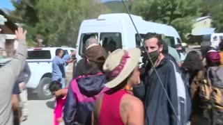 Manifestantes antiminería apedrean el vehículo del presidente de Argentina