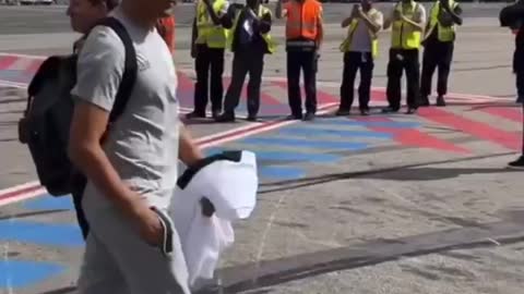 Airport staff gave the Paris saint Germaine star studded team a group of honor