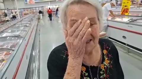 81 anos sem CONHECER UM MERCADO assim - Família cubana no Brasil.