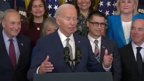 Biden's brain SHUTS DOWN in most terrifying mental lapse caught on video