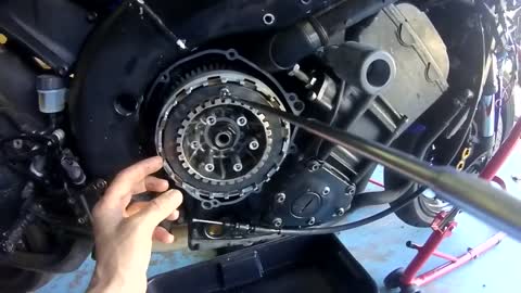 04 R1 Water Oil Pump And Clutch Removal