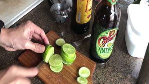 How to make the famous and delicious Brazilian caipirinha