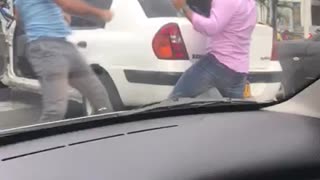 Video: Dos conductores protagonizaron riña en plena vía de Bucaramanga