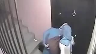 CCTV caught women breaking into a home for burglary - Tehran
