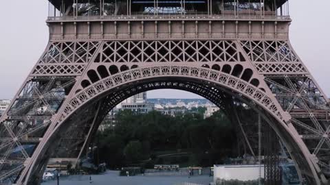 Short video of Eiffel tower 4k
