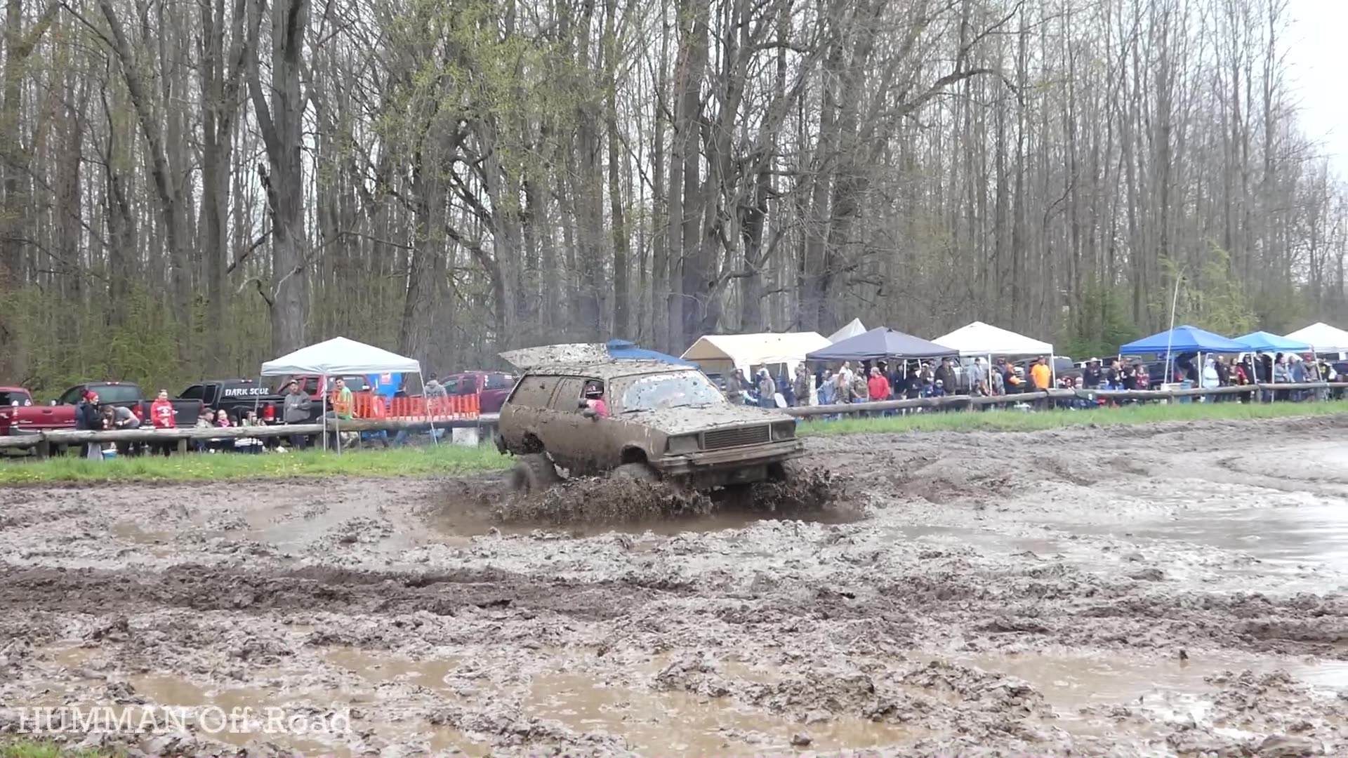 MUD Drivers Mud Trucks Mud Runners in Mud Bogging Event 4x4 Girls