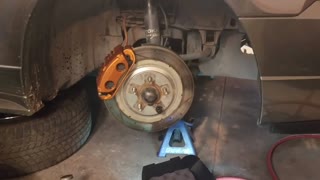 How to do a brake job on a 99-04 mustang with 13in brakes.
