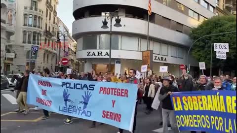 Spain: Police Demonstrate Against Tyrannical Coronavirus Lockdown Measures
