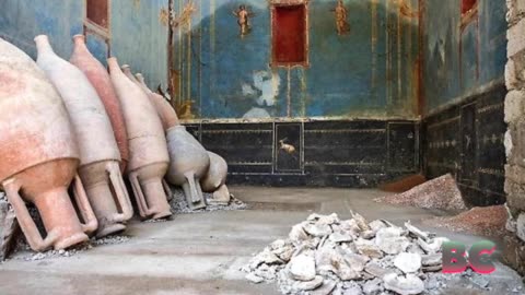 Pompeii archaeologists uncover incredibly rare blue room