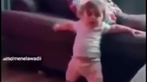 Criança dançando kkkkkkkkkk