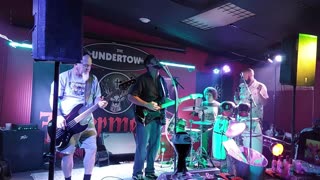 Saucy FuzZ - LIVE @ Undertow (Back Around)