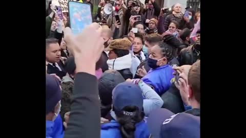 NYC anti-vax mandate protesters confront Mayor-Elect Eric Adams