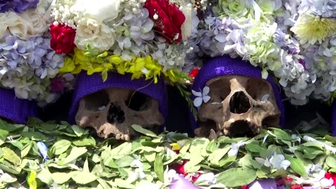 Bolivians devotees mark 'Day of the Skulls'