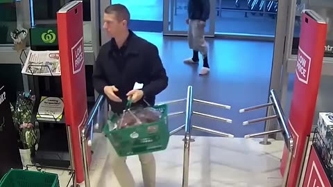 Off Duty cop stops shoplifter