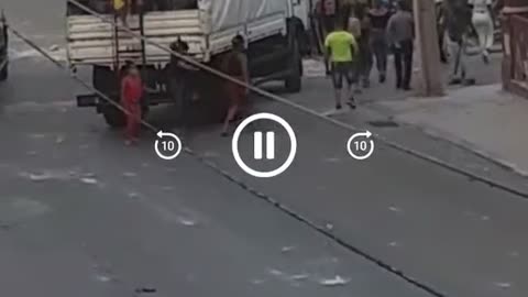 Cuban police dressed as civilians infiltrate the protests