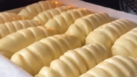 "Mozzarella Meltdown: The Ultimate Cheesy Stuffed Bread Recipe"