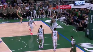 NBA | GIANNIS CRUSHED ON A SCREAMING COUNTER-ATTACK! Charlotte vs. Milwaukee