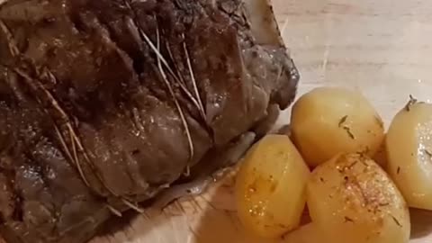 Veal shank with potatoes