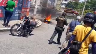 Quemaron la moto de dos presuntos ladrones en Bucaramanga