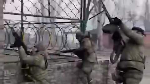 Chechen soldiers in Ukraine help civilians escape